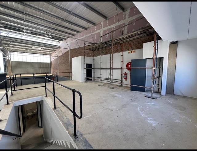 564M² WAREHOUSE TO LET IN SAMRAND BUSINESS PARK
